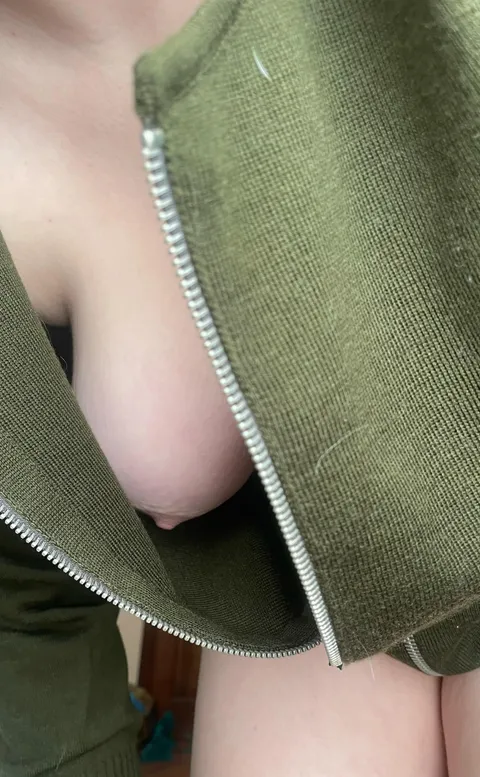 How much would this outfit ruin your focus at work 1-10?