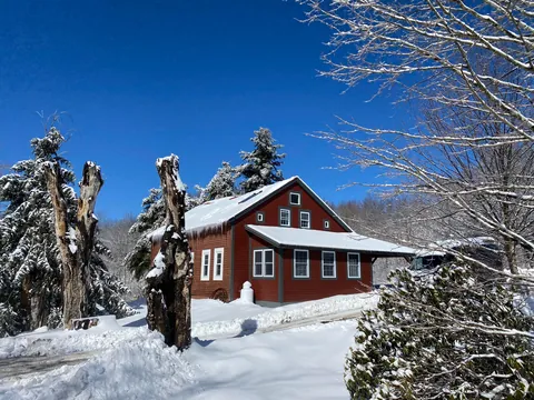 A Vermont home I just finished renovating ☺️ Which is your favorite room?