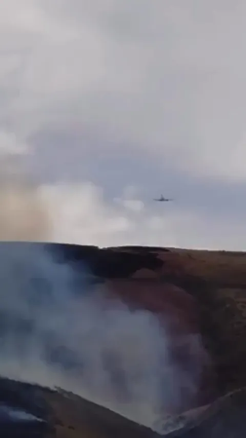 10 Tanker DC-10 dropping 85,000lbs of Phos-Chek retardant on the Wahluke Slope Fire