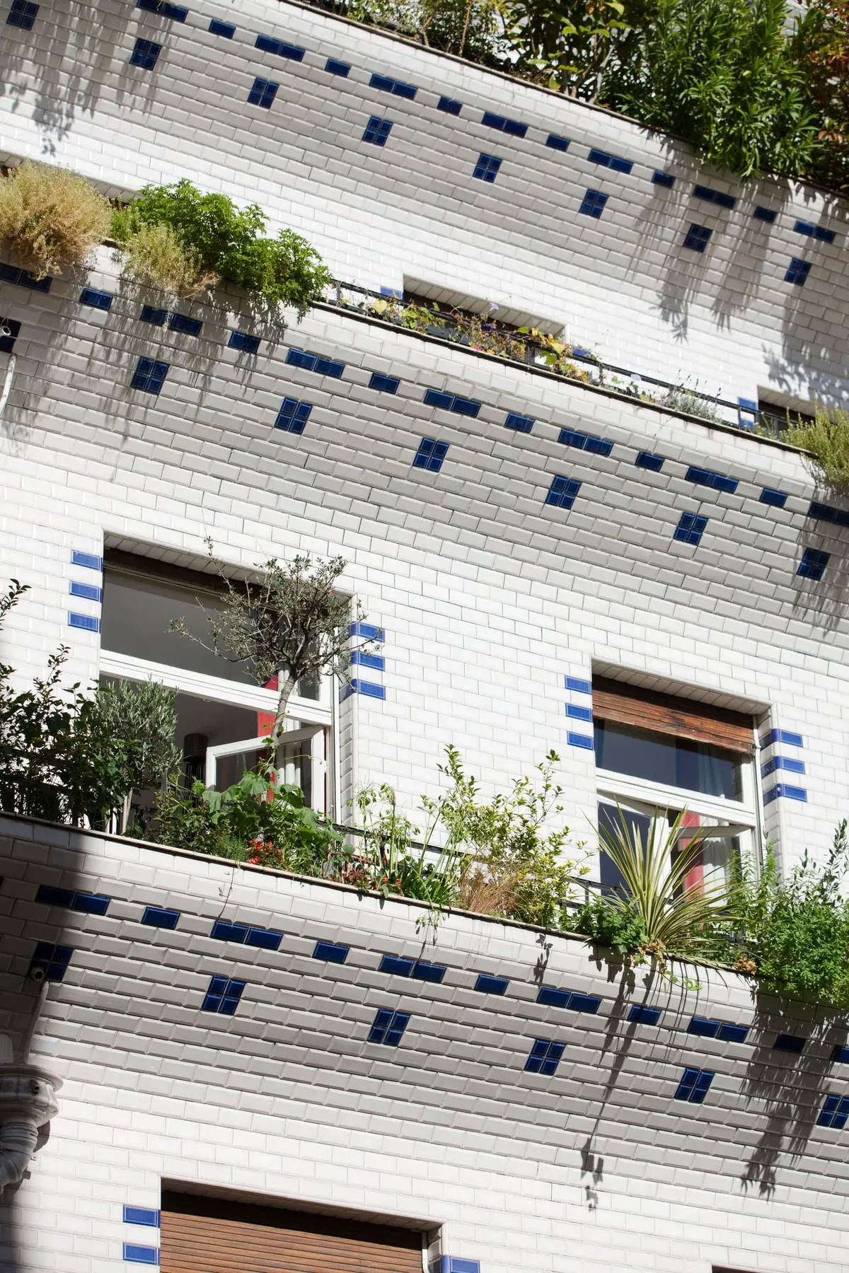 Residential building at 26 rue Vavin, Paris (1912-1914) by architects Charles Sarazin and Henri Sauvage