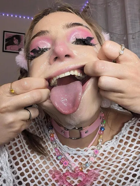 The faces I make when I wake up to see my favorite goon Daddy sent me 100 images in the middle of the night!!! You can’t leave porn if you’re always triggered!!!