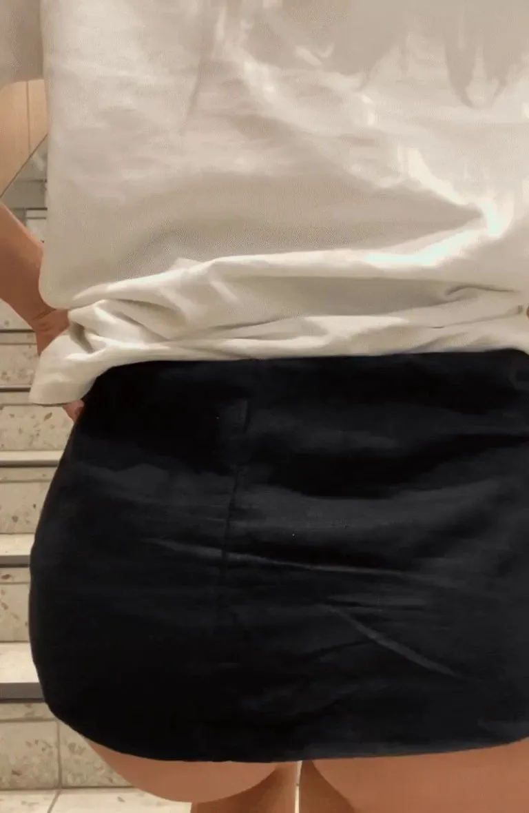 A little shopping centre fun 🍑🐱