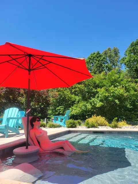 I want a pretty person to help lather me with sunscreen