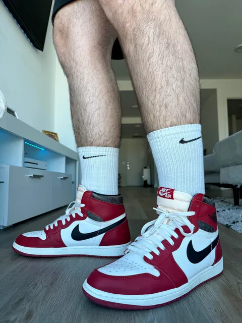 let’s see those jordan 1s