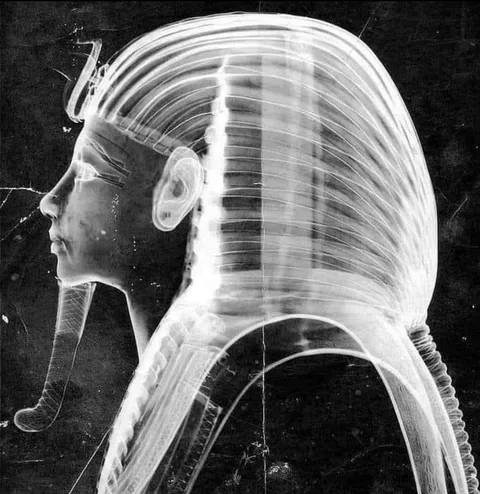 An X-Ray of King Tutankhamun’s golden mask revealing hidden secret (description in comments)