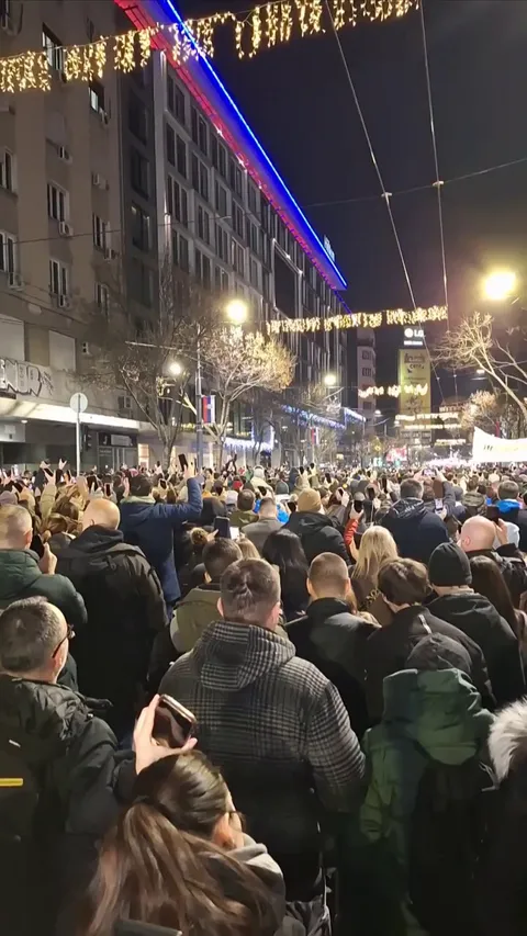 The moment 100k people broke the 15 minutes of silence in Belgrade on 22.12.24.