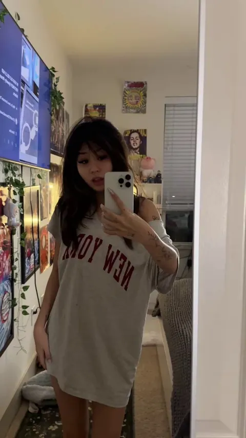 Would you like to join me in my room? I’m 18 and Korean😋