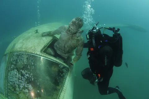 extracting corpse from underwater airplane wreck, training exercise