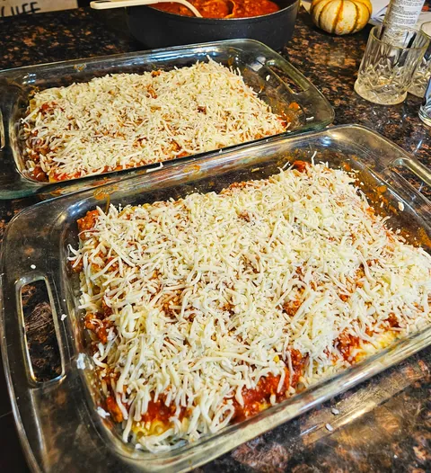 [homemade] Lasagna for neighbors.