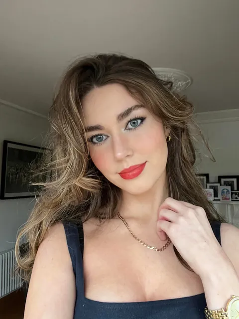 Full glam and I used red lipstick as blush. I always stick to pinks so it was fun trying out red. Honestly don’t think my makeup has ever looked better! 