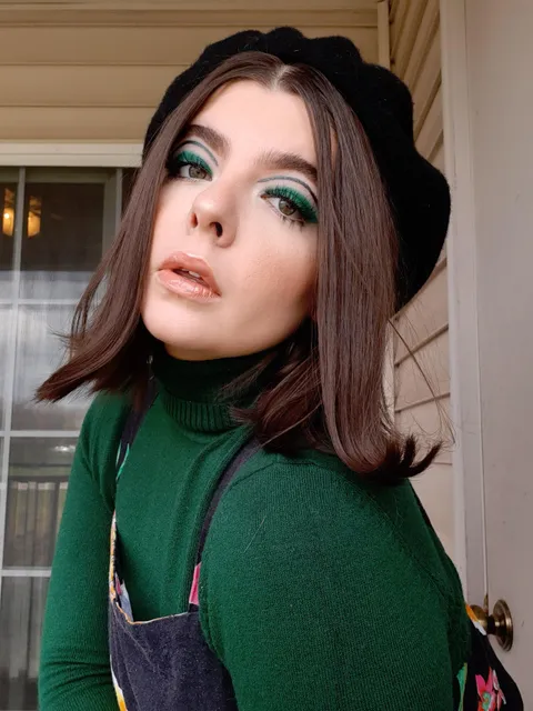 Going outside my comfort zone with this 60s/70s inspired graphic look. It wasn't easy for me and isn't a look I ever thought I would like on myself but loved the end result! I feel inspired to push myself and try more bold looks. Let me know what you guys think! CCVW