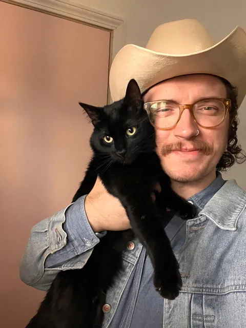 And to think someone tried to throw this guy away like trash. Happy Holidays from Hefty Fabuloso.