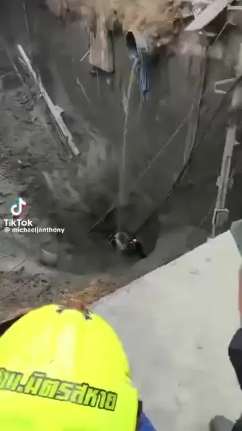 Another video of sinkhole in Bangkok