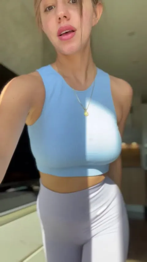 Sporty girls are you type? What if they stripping out? 😜