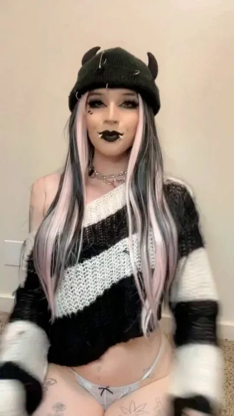 Goth girls look the best naked