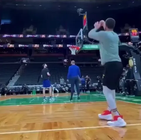 Stephen Curry has this uncanny ability to immediately notice anything off on the court.