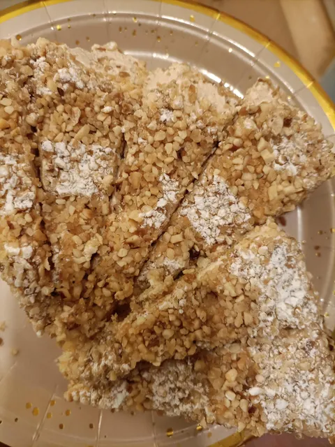 My mom made me threw away this good looking cake because it was given to is by a Muslim neighbour for Eid.