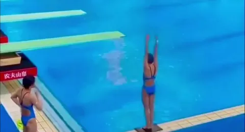 The Vanishing Act: Chinese Olympic Divers Practice Zero-Splash Dives