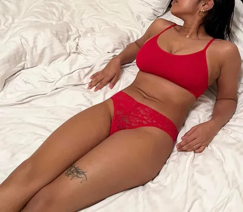 Your Indian girlfriend looks Sexy in red 🍒❤️ (f)