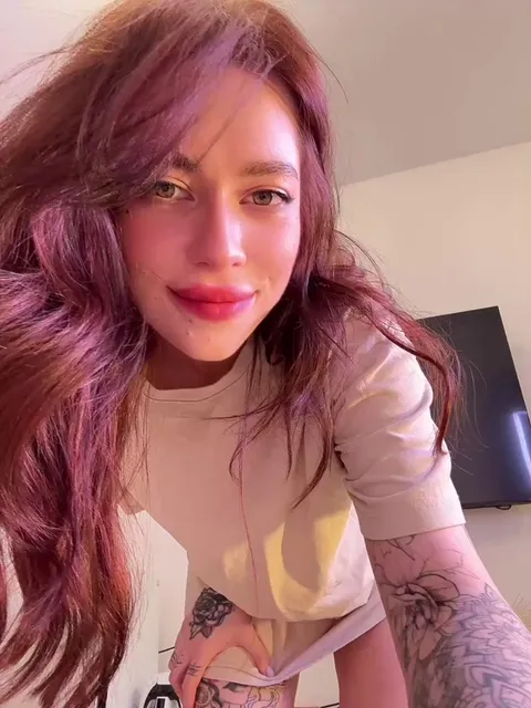 In any case, clothes only hide the beauty of my tattooed body 🖤