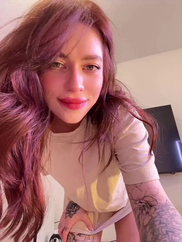 In any case, clothes only hide the beauty of my tattooed body 🖤