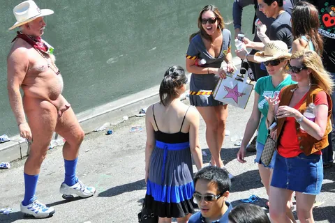 More public erection CFNM fun - blasts from the past at Bay to Breakers