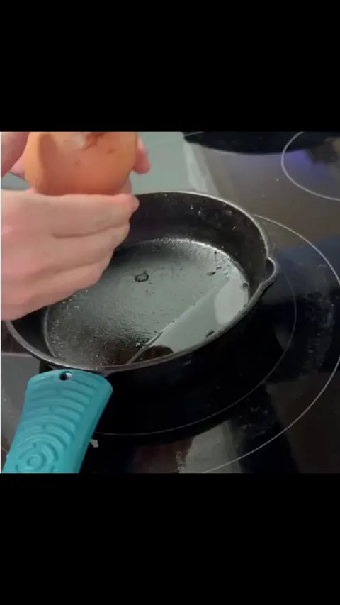 Woman cracks open pet chicken's HUGE egg to find 1 in million surprise.