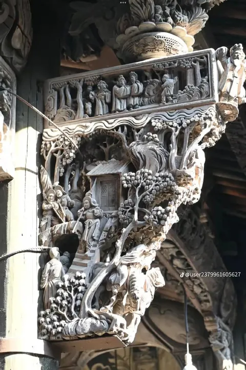 The amount of detail on Chinese column supporter architecture