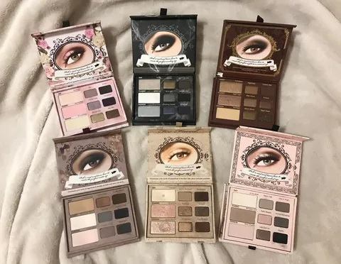With all these new palette releases, can we take a moment to appreciate my vintage Too Faced palettes ☺️