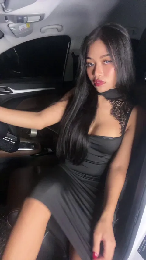 Dress were getting tight, so I hope you don't mind me taking them off in my next posts.