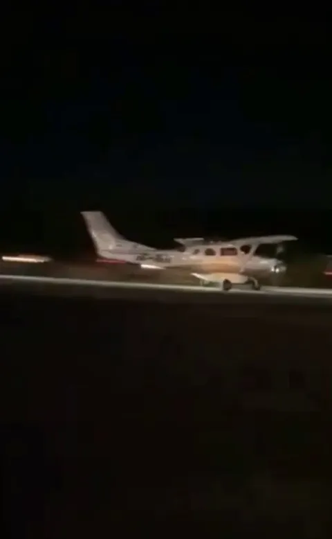 A medical emergency forced this airplane to take of at night in an airport with no lights. Everyone with a vehicle in Utila came to help.