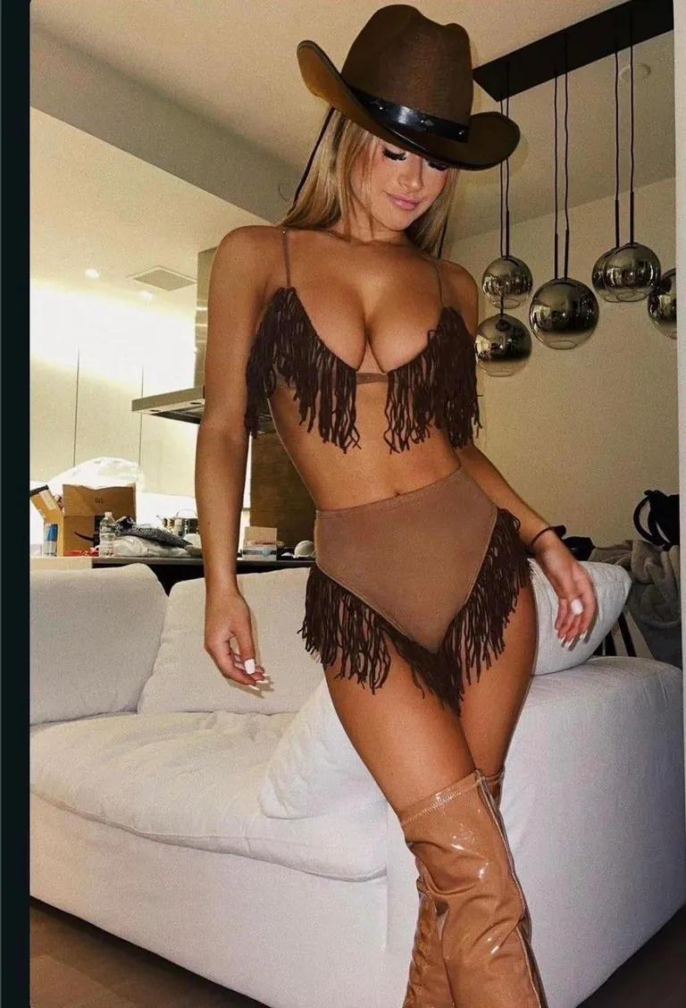 Can't stop gooning to these tits. Tell me your top 3, and il send my whole album.