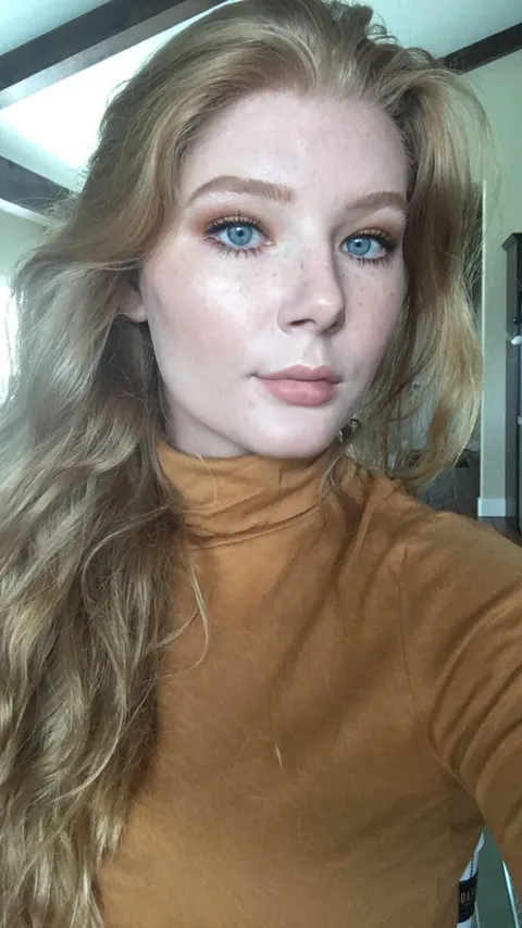 Mustard eye for a mustard turtleneck