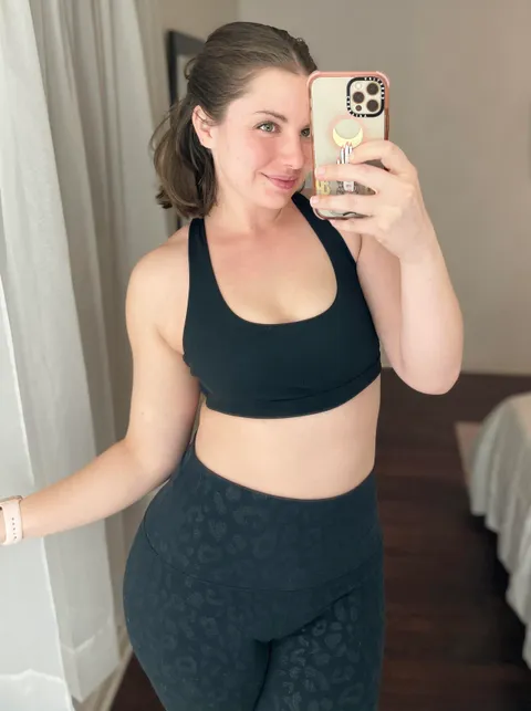 Felt extra curvy in today’s workout clothes. [F]