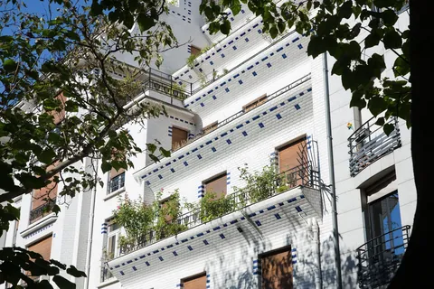 Residential building at 26 rue Vavin, Paris (1912-1914) by architects Charles Sarazin and Henri Sauvage
