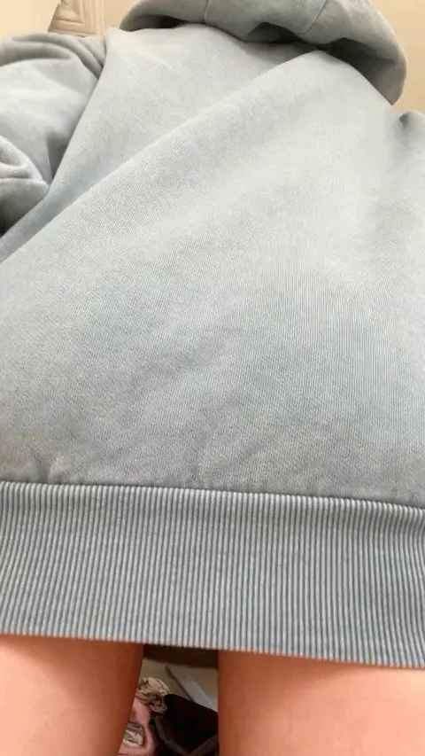 when you give a girl a hoodie she'll shoot content for the internet <3