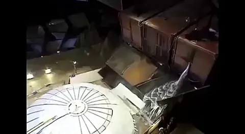 The sinking of the Grand Staircase in the 1997 film Titanic was filmed in a single take because the set was destroyed by the water during the shot.