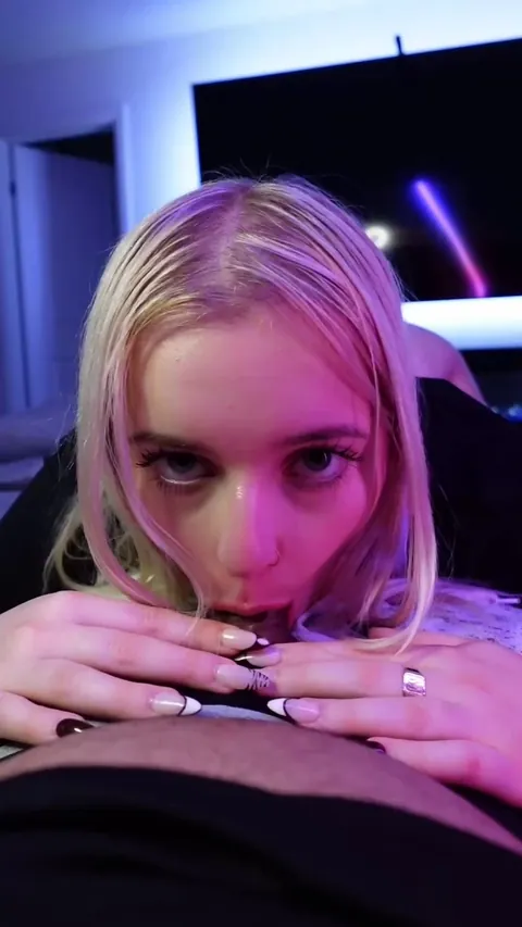 Hot tinder girl loves the size