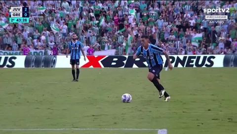 Ewerton (Juventude) great tackle on Cristian Pavón (Grêmio)