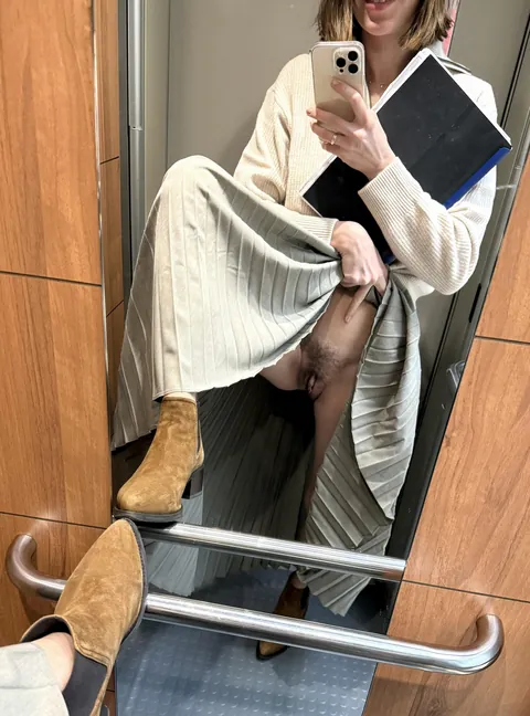 Hi, I'm Chloe, and I'm currently taking the elevator up and down the stairs in my office building. I'm sure you'd like to see the documents I'm holding for you to sign ;)