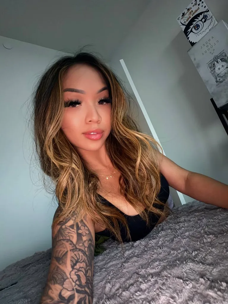 F18, 5'1, 106lb, would you smash?