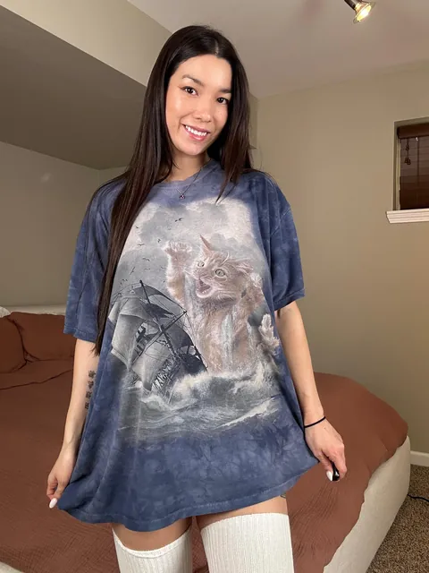 Swipe right to undress your extra thick Chinese gf