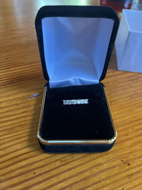 I bought an engagement ring for my girlfriend today. 