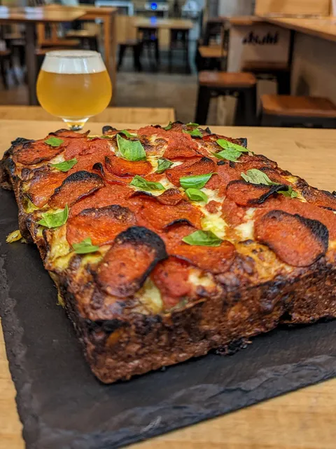 [I ate] Pepperoni Detroit Style Pizza in Japan
