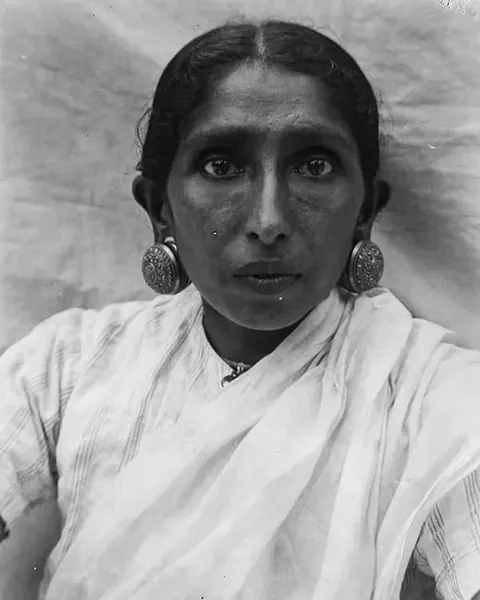These 1926 portraits of Indians taken by German anthropologist Egon von Eickstedt during his travels which took him through India, Ceylon (modern-day Sri Lanka), and Burma