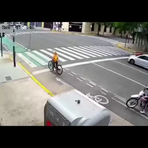 Pedestrians and drivers helped a tourist in Buenos Aires