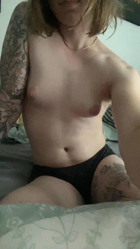 Some boobs for all you lovely ladies