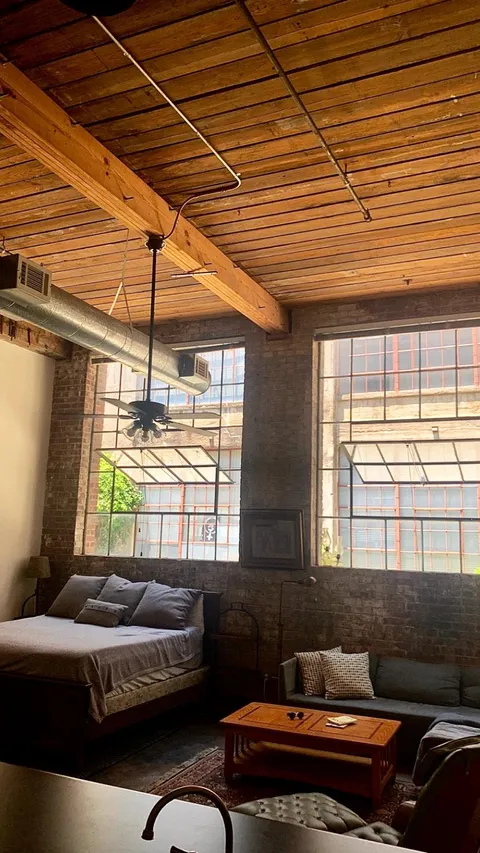 Just sold my house, got a divorce and moved into a studio. Set it up this weekend. I think it's cozy.