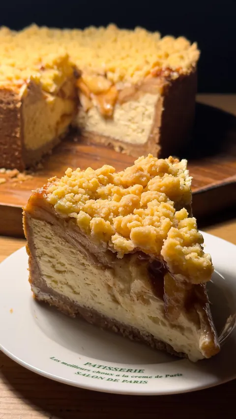 [homemade] Cinnamon Apple Crumble Cheesecake 