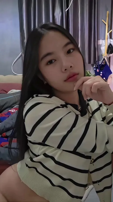 Would you rather cum on me… or fill me up completely?